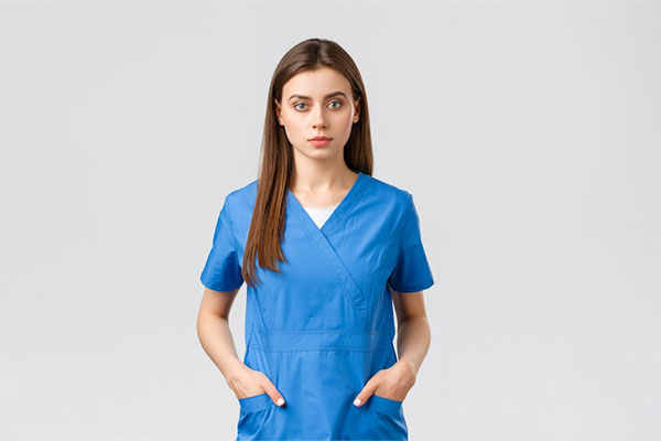 تفاوت اسکراب پزشکی با روپوش پزشکی؛ کدام بهتر است؟ 1 روپوش-پزشکی